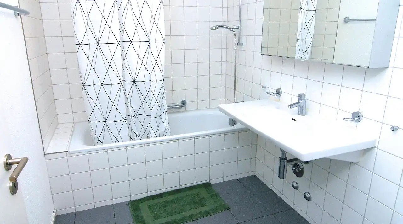 Möbliertes WG-Zimmer an der Albisstrasse in Zürich zur Miete – Bad (Beispielfoto)