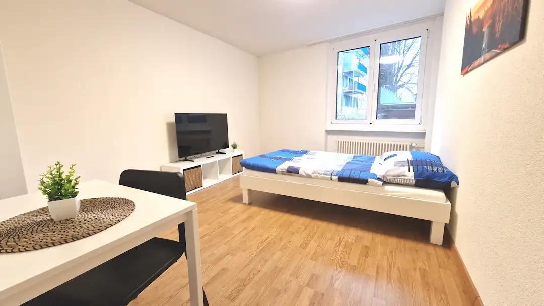 Möbliertes WG-Zimmer an der Hohlstrasse in Zürich 15 m² zur Miete