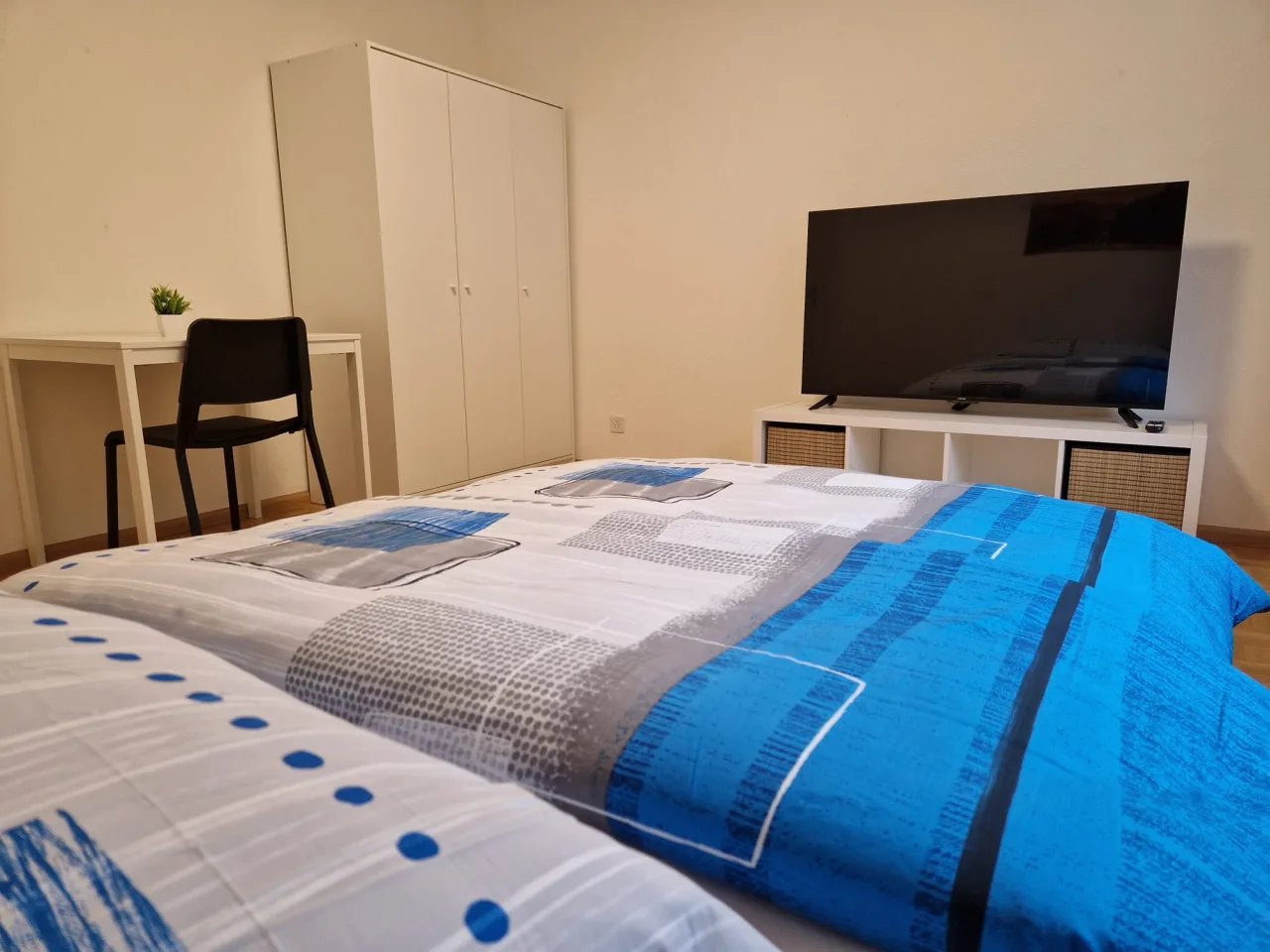 Möbliertes WG-Zimmer an der Auwiesenstrasse in Zürich zur Miete