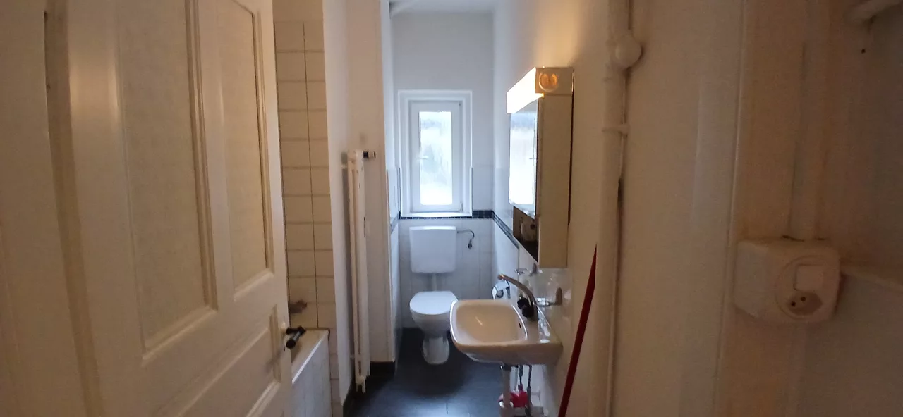 Möbliertes WG-Zimmer an der Sternenstrasse in Zürich zur Miete – Bad