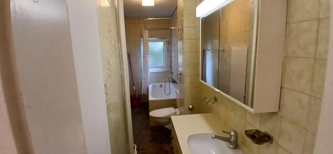 Möbliertes WG-Zimmer an der Schulhausstrasse in Zürich zur Miete – Bad