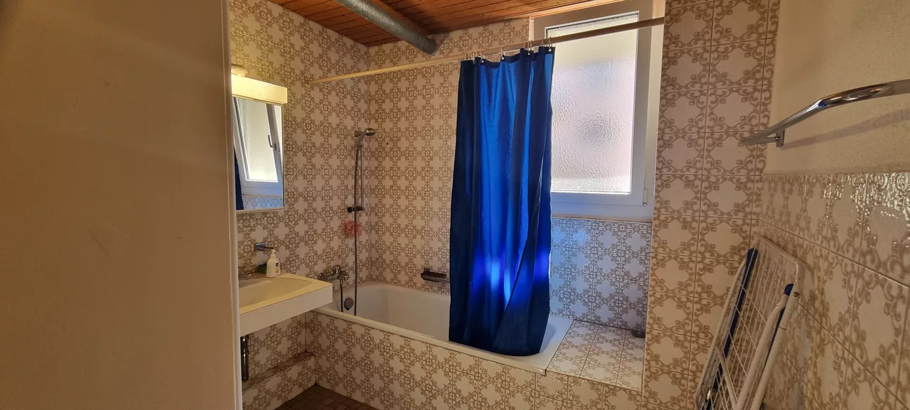 Möbliertes WG-Zimmer an der Schulhausstrasse in Zürich zur Miete – Bad