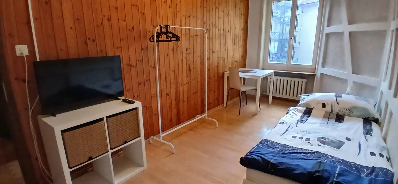 Möbliertes WG-Zimmer an der Albisstrasse in Zürich 15 m² zur Miete – Zimmer