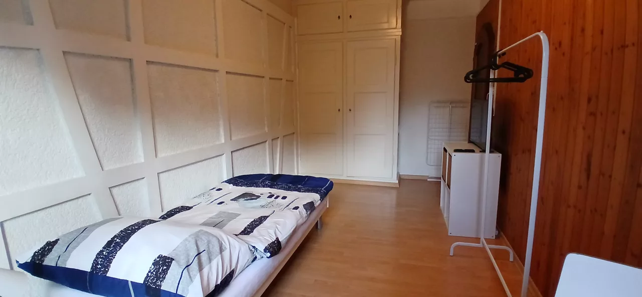 Möbliertes WG-Zimmer an der Albisstrasse in Zürich 15 m² zur Miete – Zimmer