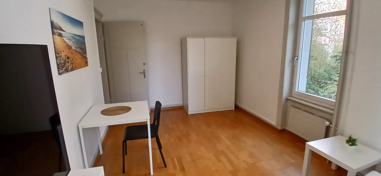 Möbliertes WG-Zimmer an der Schulhausstrasse in Zürich zur Miete – Zimmer