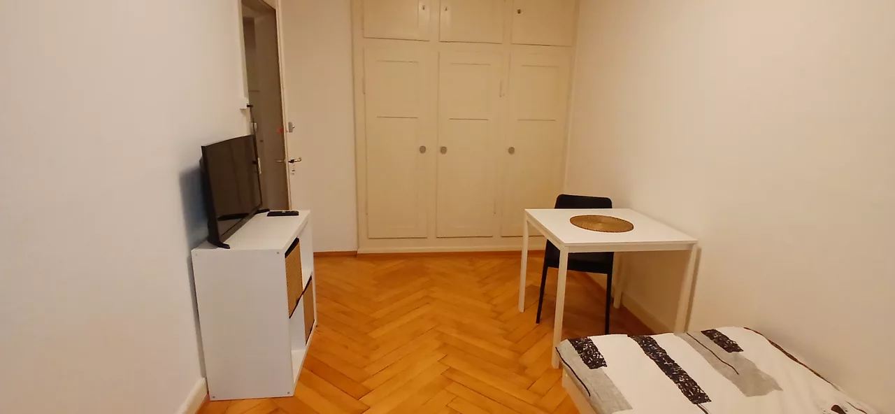 Möbliertes WG-Zimmer an der Schulhausstrasse in Zürich zur Miete – Zimmer