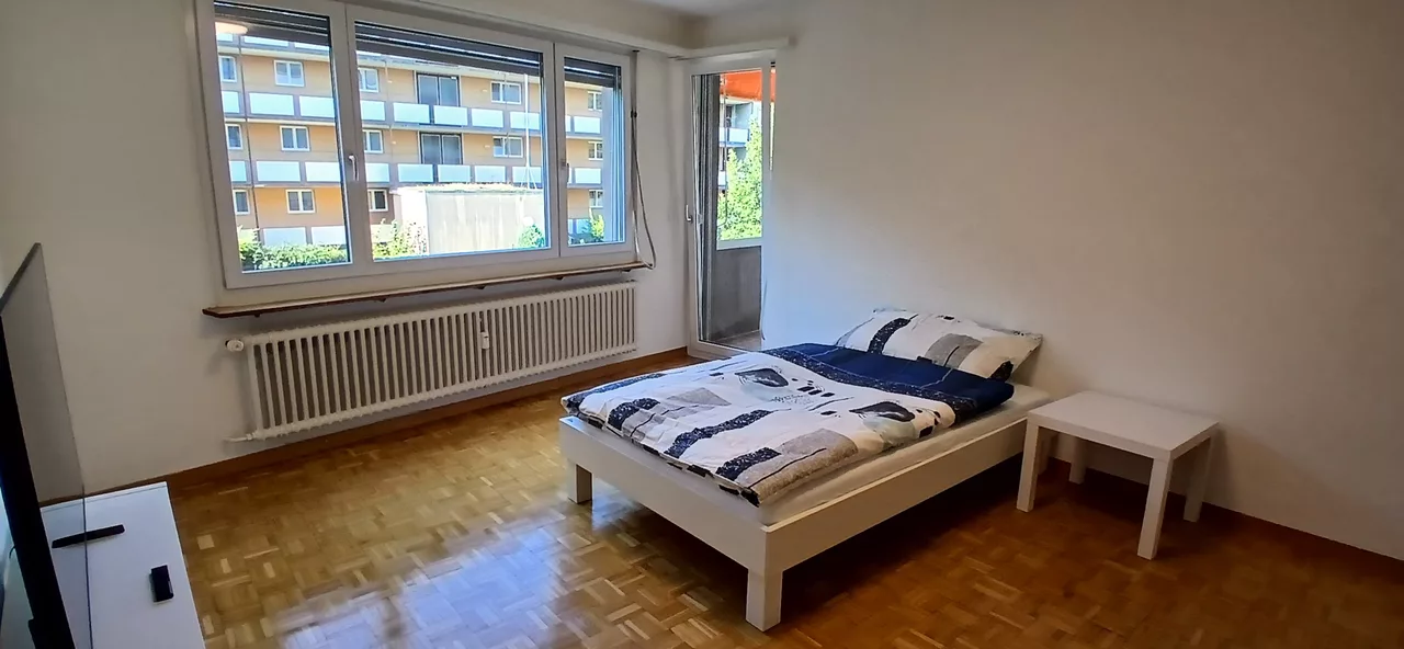 Möbliertes WG-Zimmer an der Langgrütstrasse in Zürich zur Miete – Zimmer