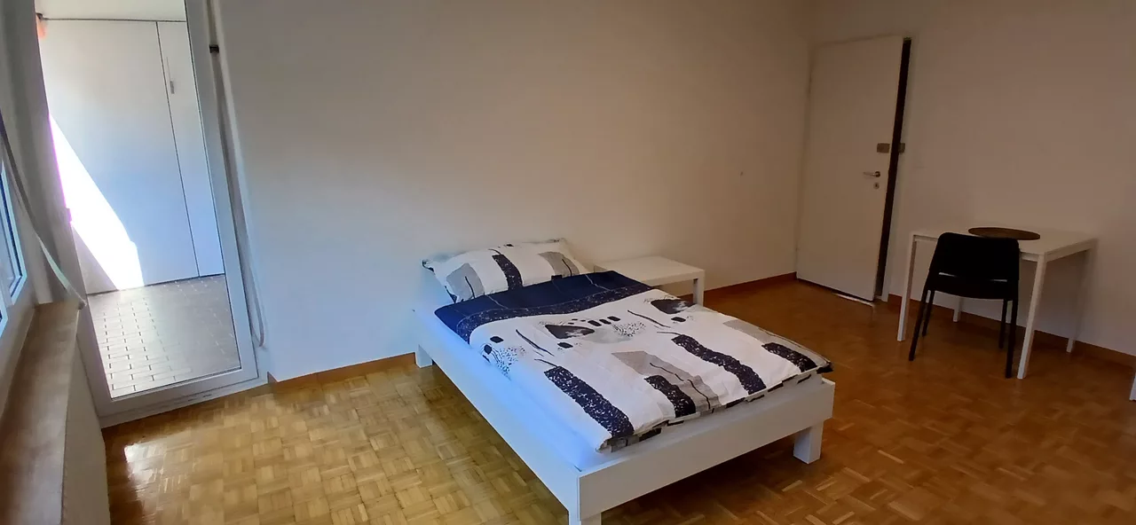 Möbliertes WG-Zimmer an der Langgrütstrasse in Zürich zur Miete – Zimmer
