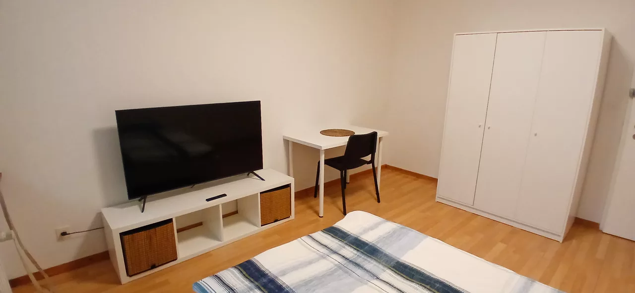 Möbliertes WG-Zimmer an der Langgrütstrasse in Zürich zur Miete – Zimmer