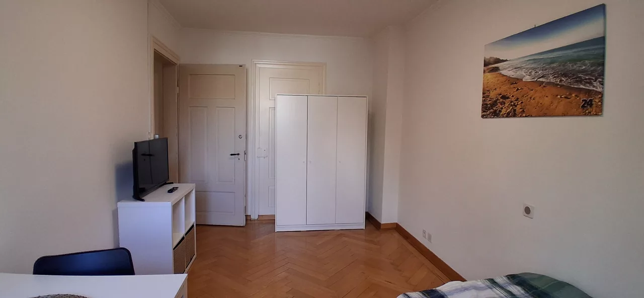 Möbliertes WG-Zimmer an der Rotwandstrasse in Zürich zur Miete