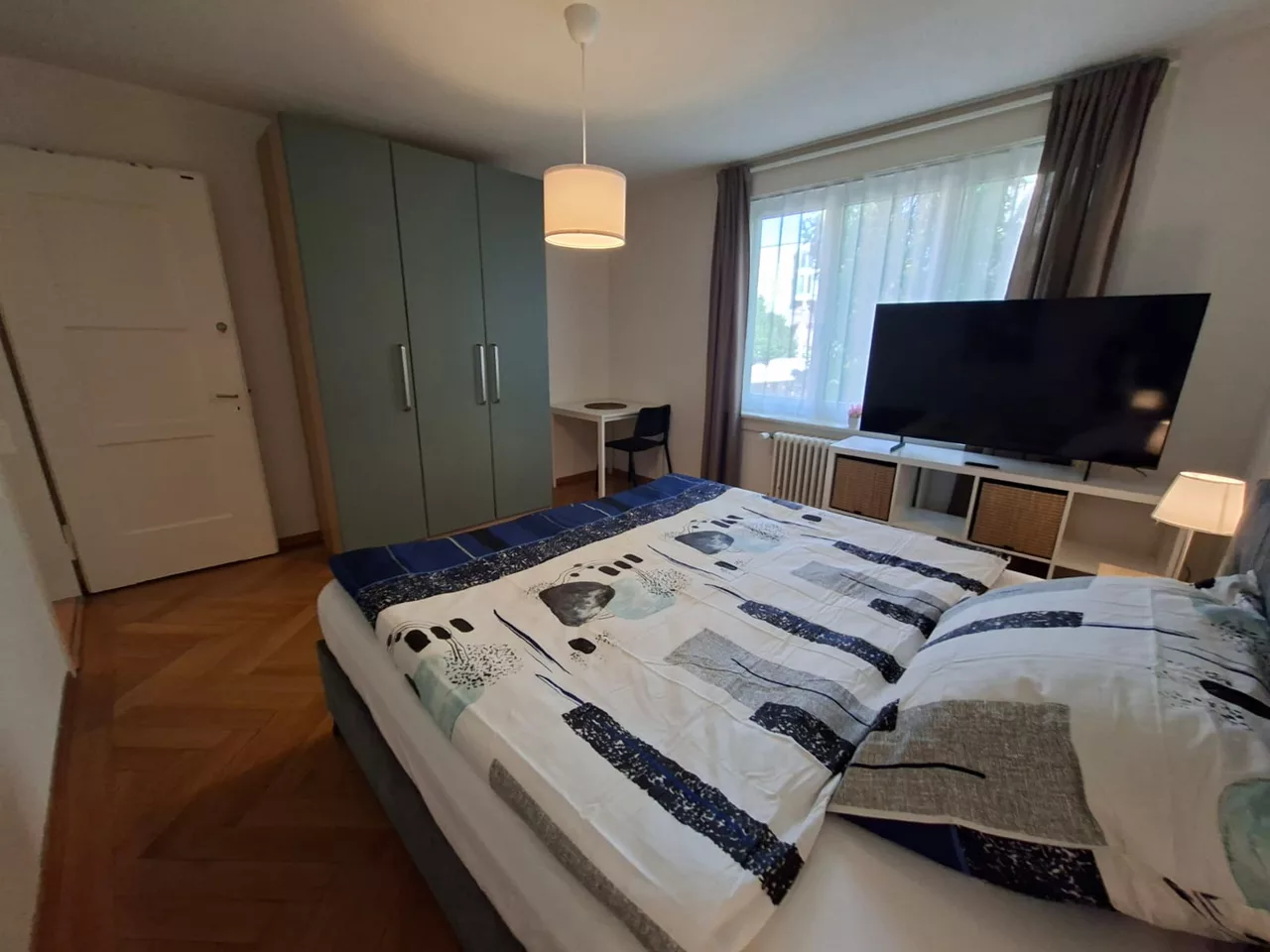 Möbliertes WG-Zimmer an der Universitätstrasse in Zürich zur Miete – Zimmer
