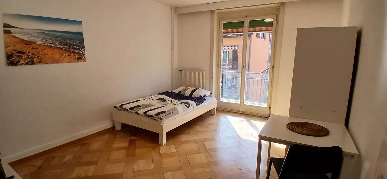 Möbliertes WG-Zimmer an der Waffenplatzstrasse in Zürich zur Miete