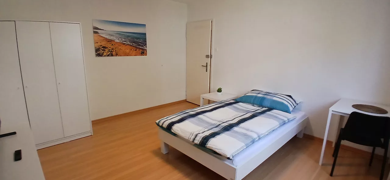 Möbliertes WG-Zimmer an der Töpferstrasse in Zürich zur Miete – Zimmer