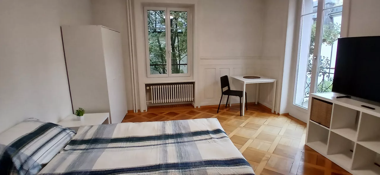 Möbliertes WG-Zimmer an der Minervastrasse in Zürich zur Miete – Zimmer
